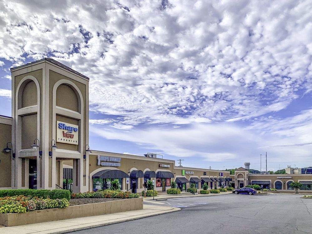 Westchase Plaza: 301 N Shackleford Rd, Little Rock, AR 72211
